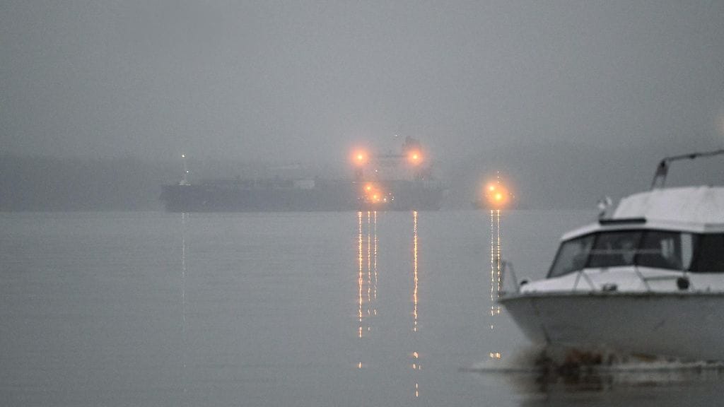 Kuvassa Eagle S -alus lauantaina matkalla Porvooseen.