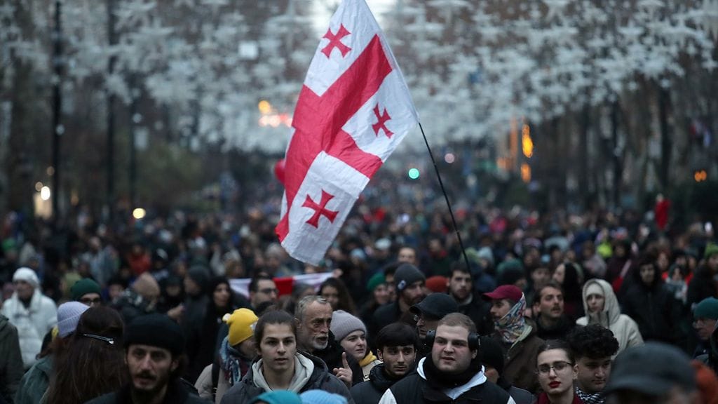 Mielenosoittajat ovat vastustaneet myös vilpillisinä pitämiään lokakuun parlamenttivaaleja.