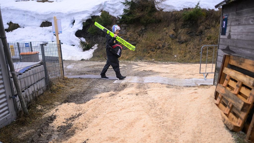 Simon Ammann lähti menemään.