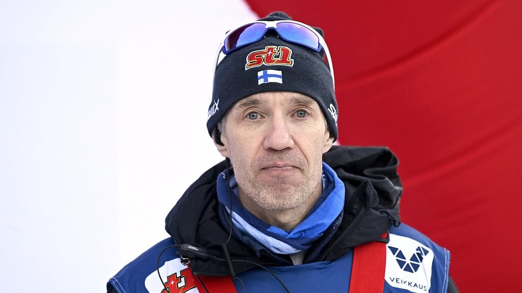 Suomen hiihtomaajoukkueen päävalmentaja Teemu Pasanen odotti Lauri Vuoriselta paljon enemmän sunnuntaina.