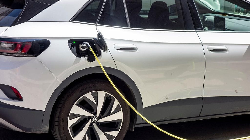 2,5 tunnin latauksesta seurasi tyyris lasku. Kuvituskuva.