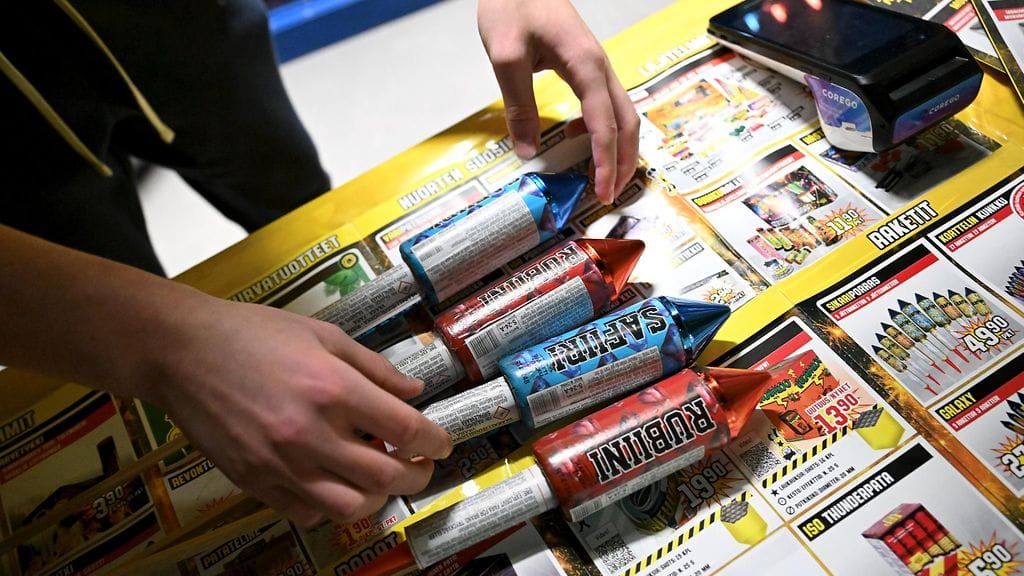 Ilotulitteita saa käyttää iltakuuden ja aamukahden välillä.