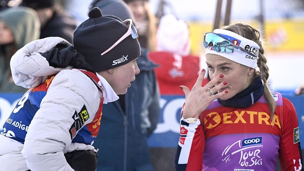 Kerttu Niskanen (vas.) ja Therese Johaug ovat kamppailemassa Tour de Skin kärkisijoituksista.