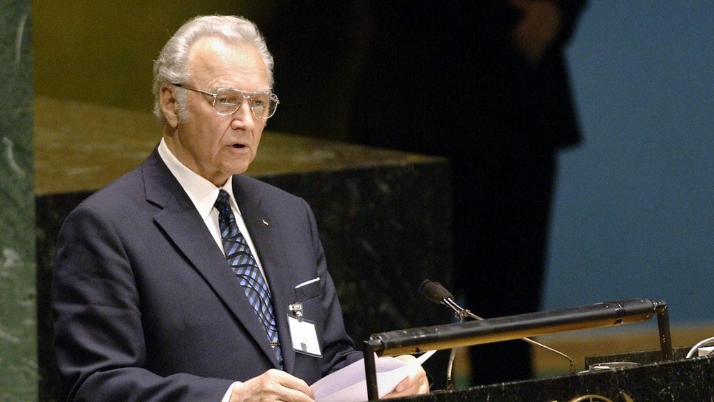 Arnold Rüütel oli Viron presidenttinä vuosina 2001–2006. Kuva kesäkuulta 2006.