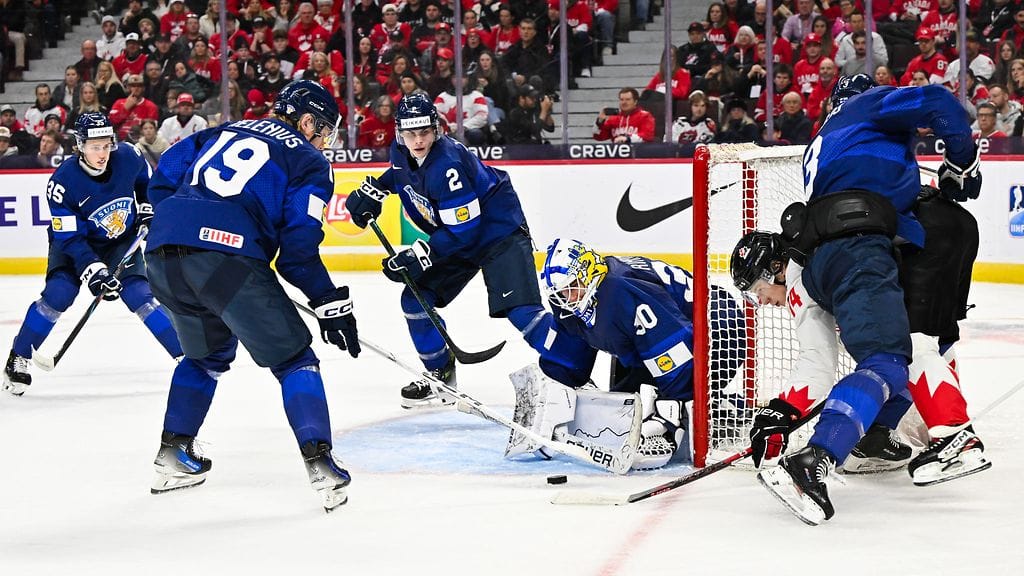 Kuva ottelusta Suomi–Kanada.