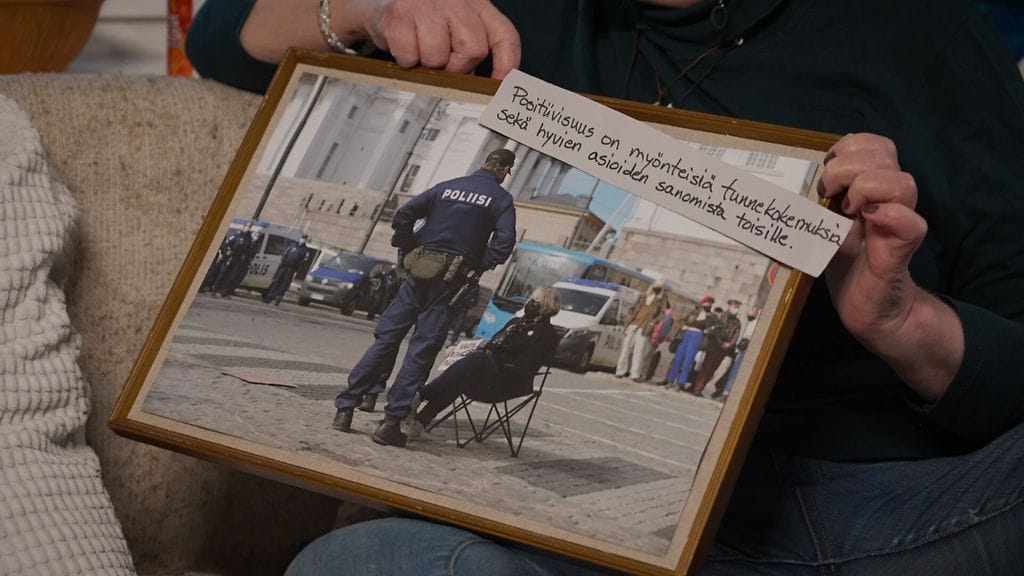 Asian ytimessä.doc: Raili Nylund mielenosoitus