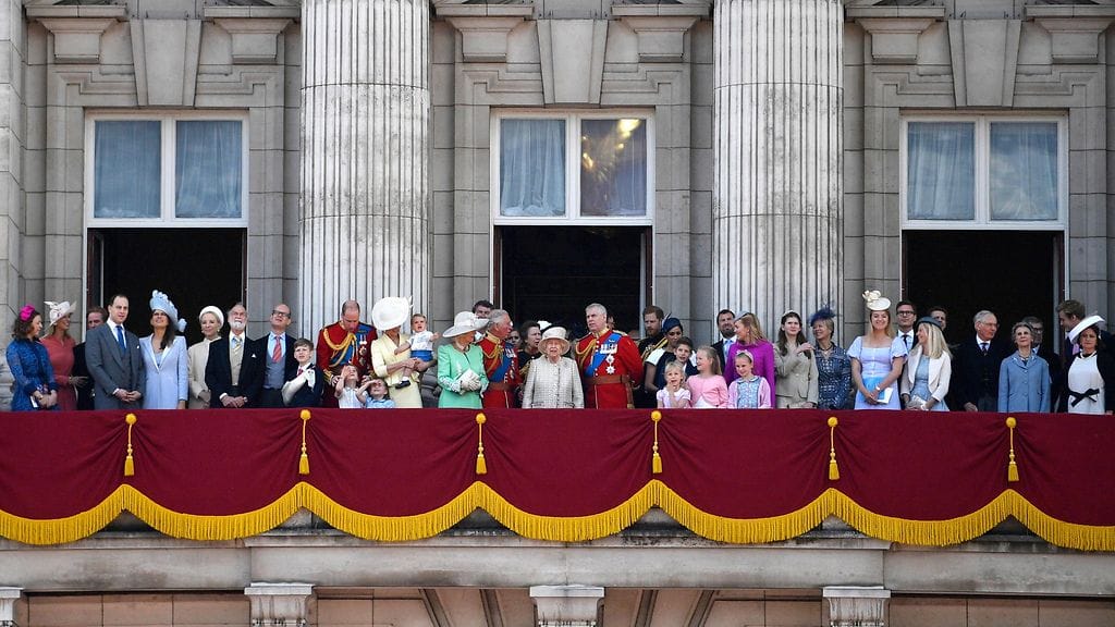 Brittihovin kuninkaallinen perhe vuonna 2019 Trooping the Colour -tapahtumassa.