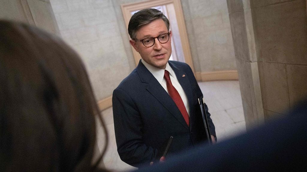 "Aiomme palauttaa vallan takaisin kansalle", Johnson sanoi sen jälkeen kun hänen valintansa puhemieheksi oli varmistunut.