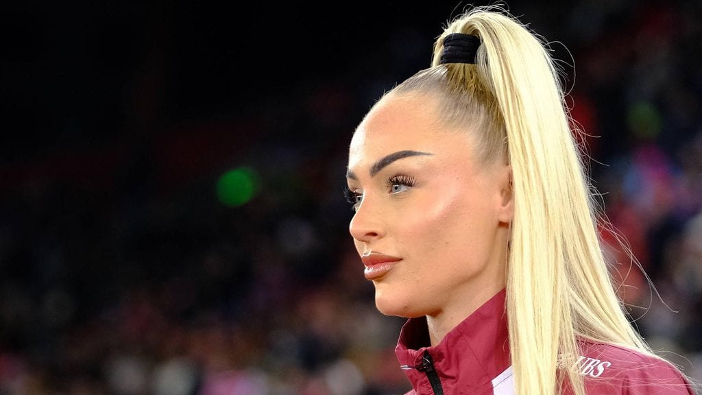 Alisha Lehmann pelaa jalkapalloa Sveitsin maajoukkueessa ja Juventuksessa.