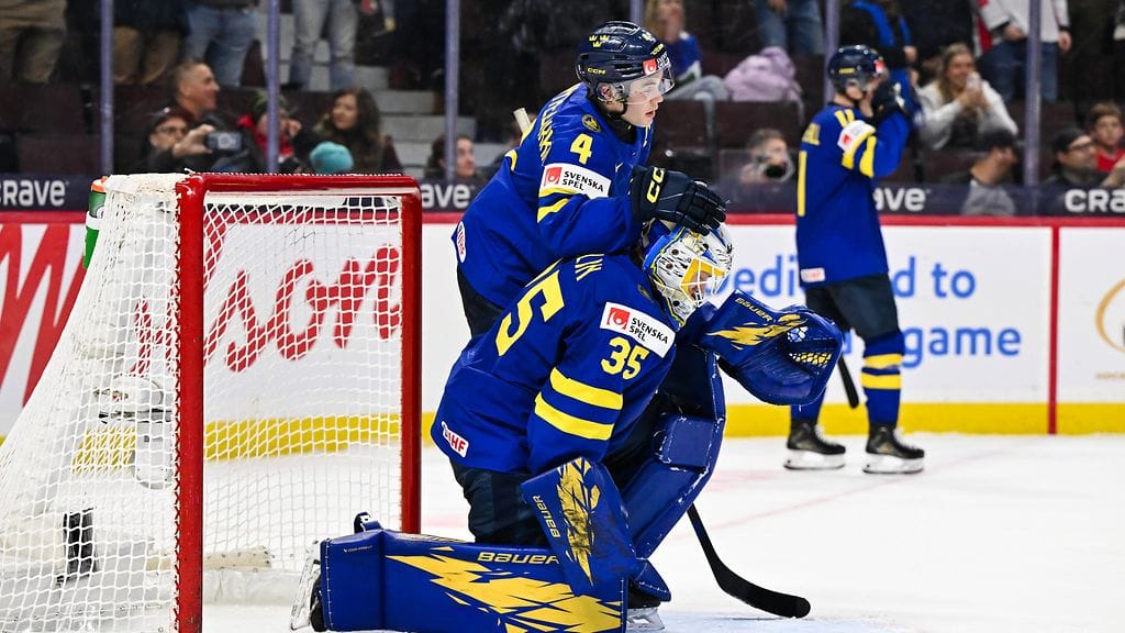 Melker Thelin ei onnistunut pitämään Benjamin Rautiaisen yllättävää laukausta ulkona.