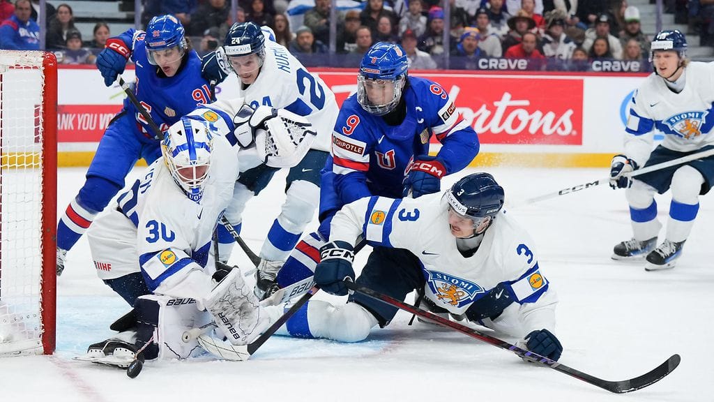 Petteri Rimpinen (kuvassa etualalla, vasemmalla) piti Suomea pystyssä sunnuntain MM-finaalissa.
