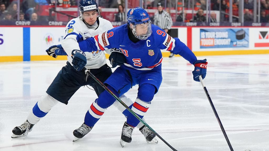 USA:n joukkueen kapteeni Ryan Leonard (kuvassa etualalla, #9).