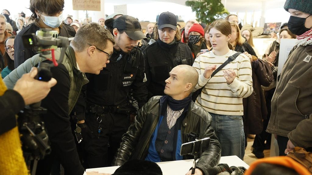 oodi sinimusta liike loppiainen