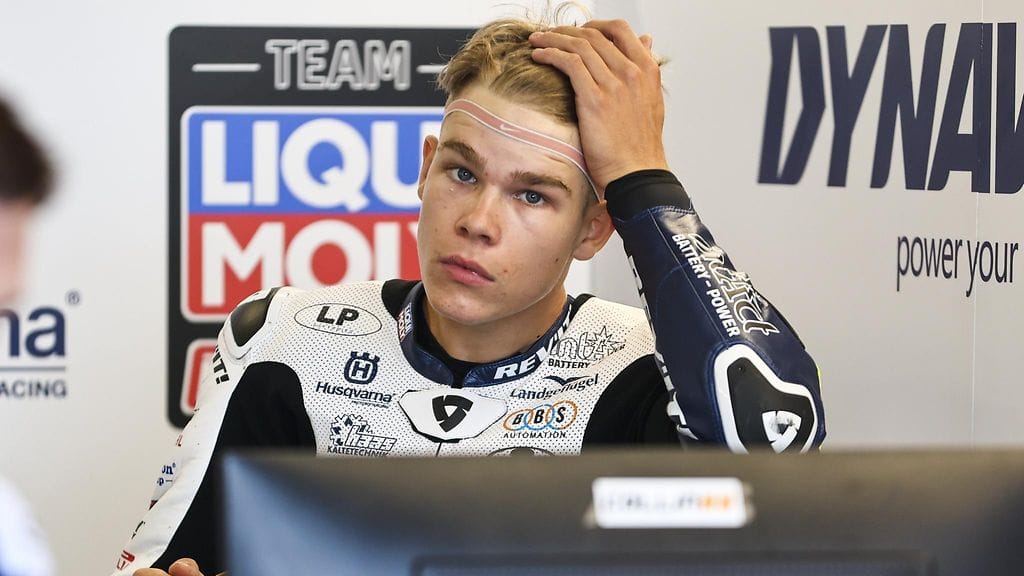 Collin Veijer suree nuoren serkkunsa kuolemaa.