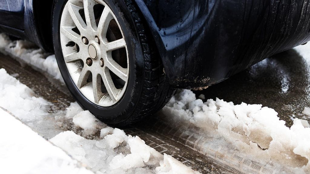 Asiantuntija neuvoo, miten loskakelillä kannattaa toimia liikenteessä.