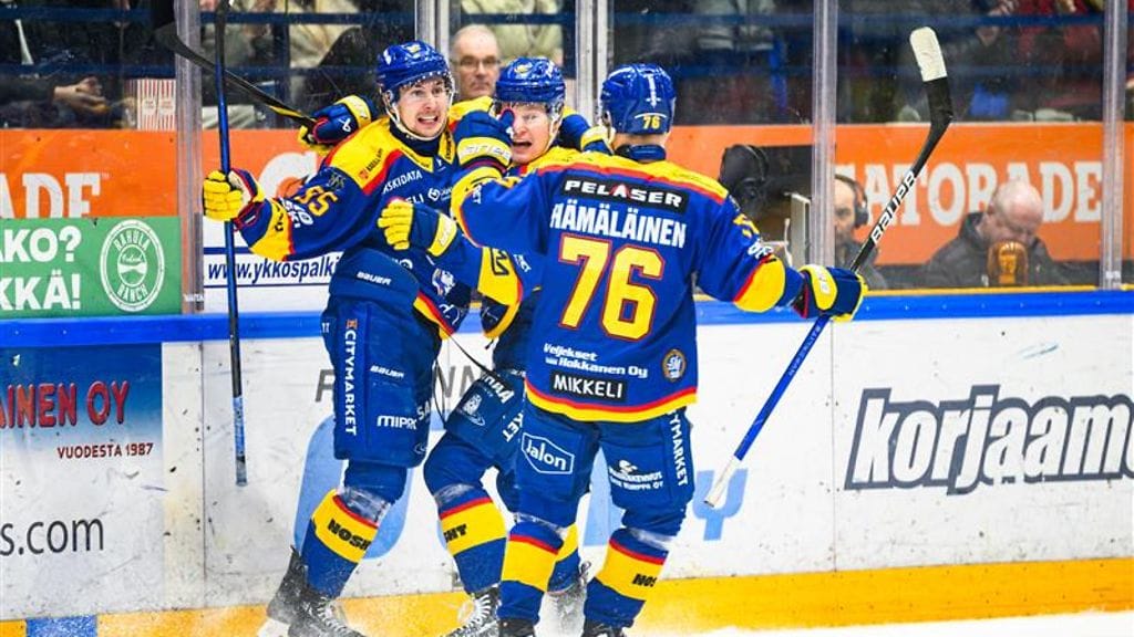 Jukurit vahvistuu kolmella puolustajalla.