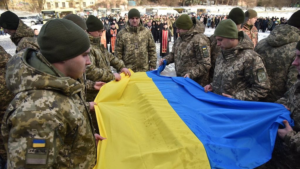 Arkistokuva ukrainalaisen sotilaan hautajaisista tammikuussa 2025.