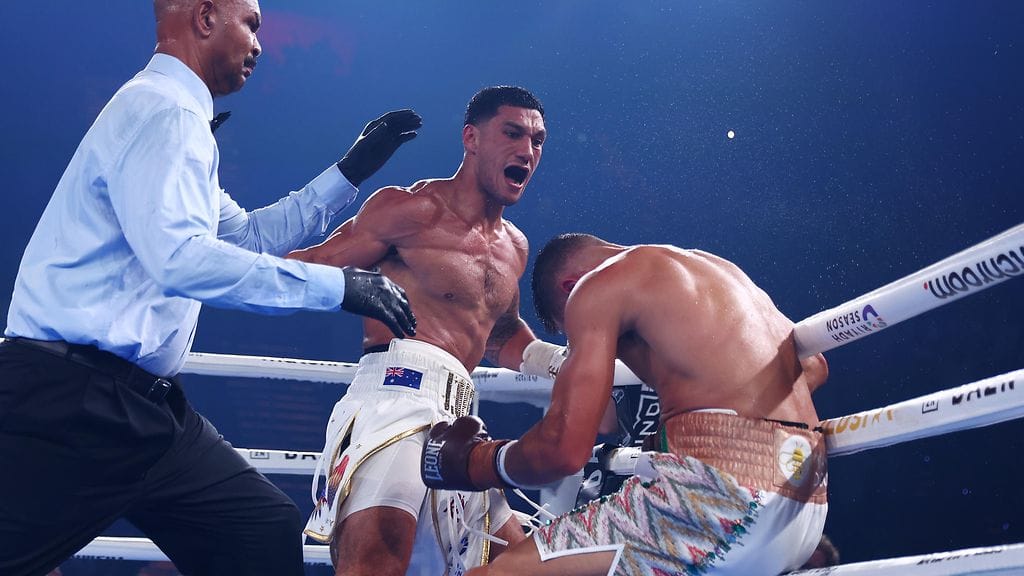 Jai Opetaia tyrmäsi David Nyikan MM-ottelun 4. erässä.