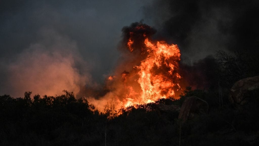 Maastopalot riehuvat Los Angelesin ympäristössä.
