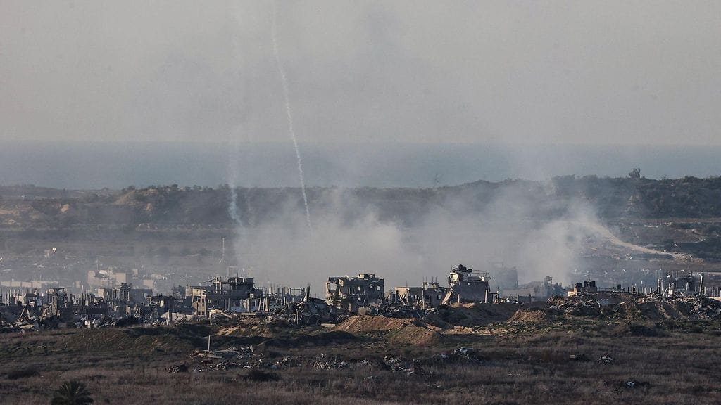 Kuvassa näkyy Gazan pohjoisosa Israelin pommitusten aikana keskiviikkona.