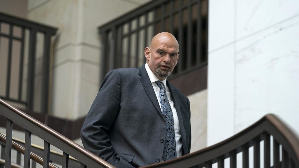 Demokraattisenaattori John Fetterman ilmoitti tapaavansa Trumpin