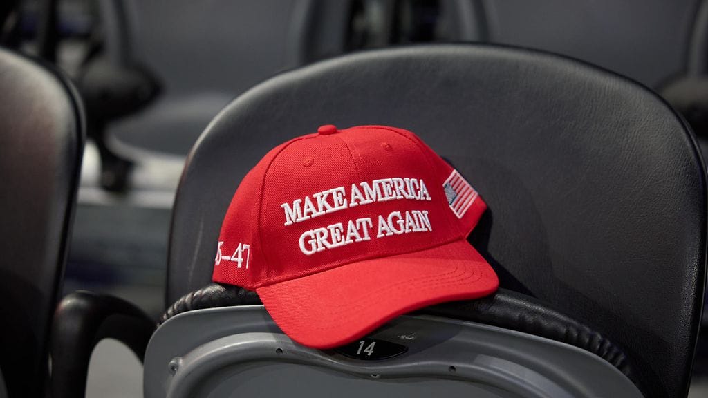 Monet kutsuvieraista ovat Trumpin pitkäaikaisia liittolaisia ja jakavat tämän poliittisia ajatuksia, mutta joukossa on myös poikkeuksia.