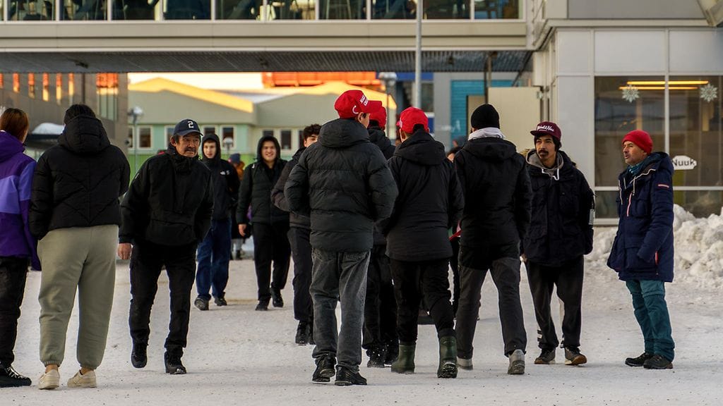 Silminnäkijöiden mukaan grönlantilaiset yritettiin saada käyttämään Make America Great Again -lippalakkeja.