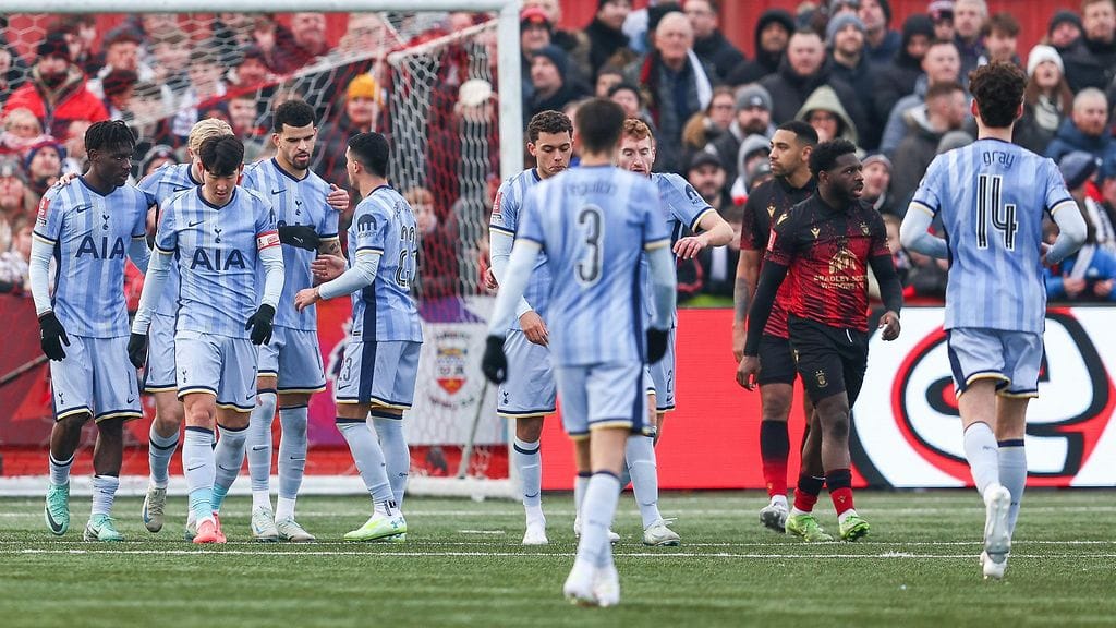 Siniasuinen Tottenham joutui tekemään Tamworthin vieraana täyden päivätyön selvitäkseen FA Cupissa jatkoon.