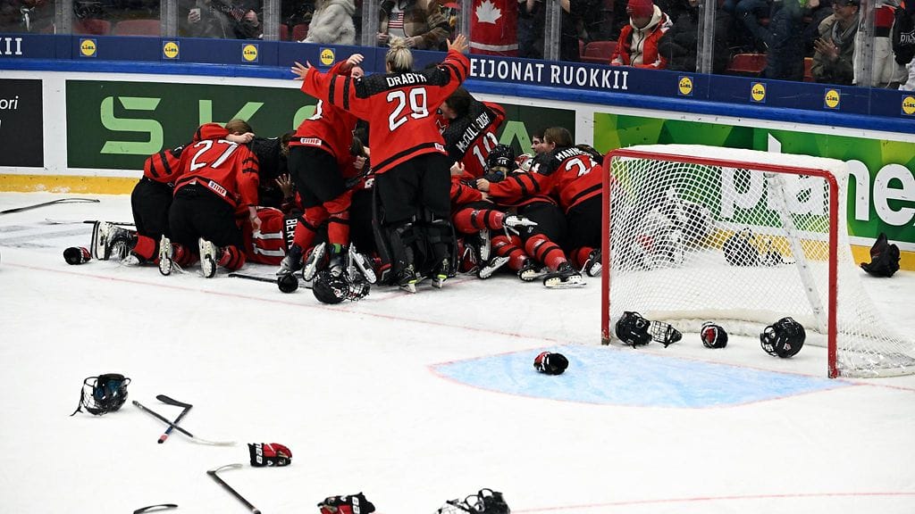 Kanada pääsi juhlimaan vuoden tauon jälkeen alle 18-vuotiaiden tyttöjen MM-kultaa.