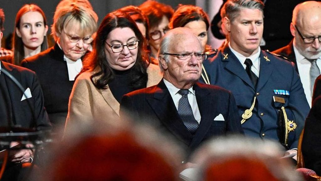 Kuningas Kaarle Kustaa osallistui vuoden 2004 tsunamin muistojumalanpalvelukseen Uppsalassa 26. joulukuuta.