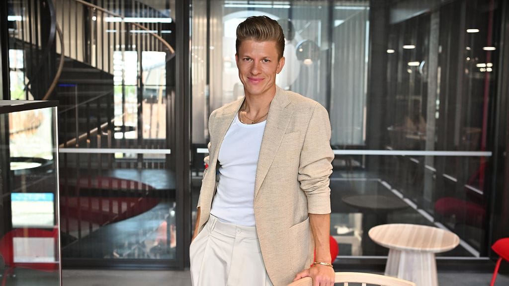 Joonas Kenttämies esiintyi Kevin Hartin tv-sarjassa.