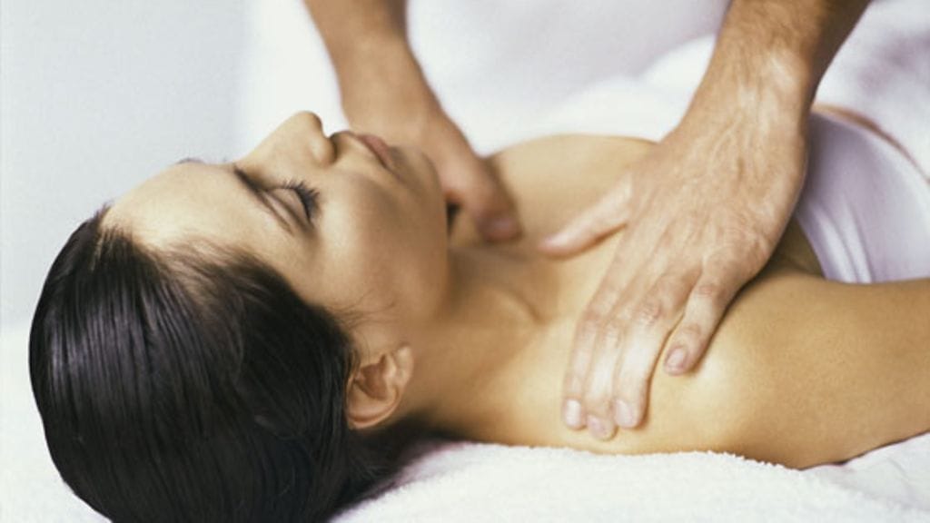 Jäsenkorjaus voi auttaa niin olkapää- kuin selkäkipuihinkin.