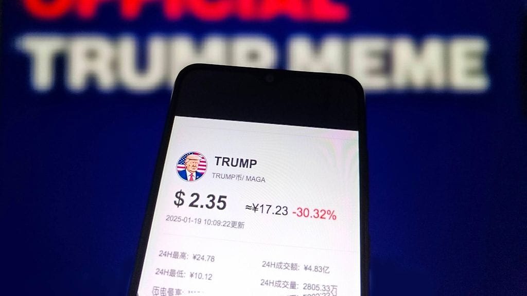 Kuvassa $TRUMP-kolikon arvo kuvattuna Kiinassa varhain sunnuntaina.