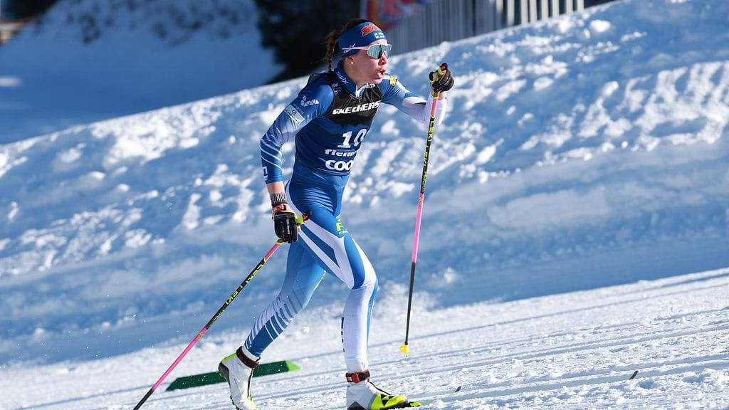 Kerttu Niskanen sätti suksiaan jäätyään kuudenneksi Les Rousses'sin 20 kilometrin yhteislähtökisassa. Arkistokuva.