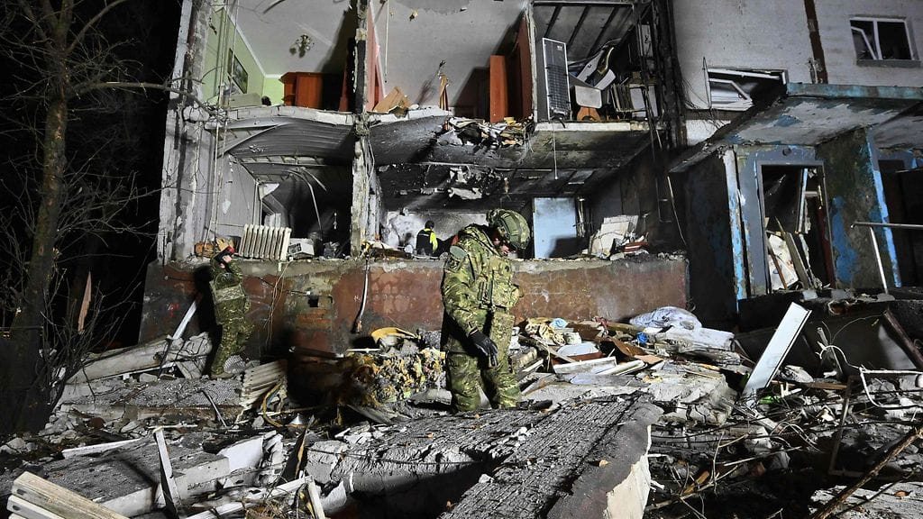 Kuva näyttää harkovalaiseen asuinrakennukseen kohdistuneita tuhoja vuoden 2024 lopulla.