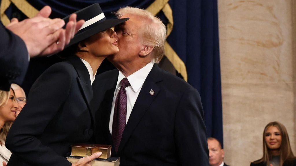 Donald Trump vaimonsa Melanian kanssa virkaanastujaisissa.