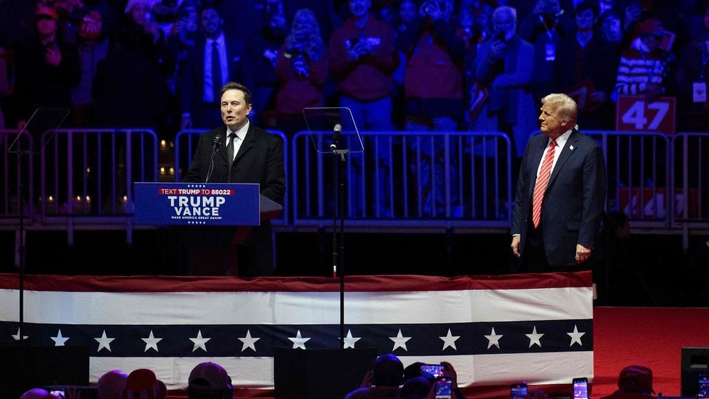 Maailman rikkain ihminen Elon Musk ja Yhdysvaltojen presidentti Donald Trump 19. tammikuuta.