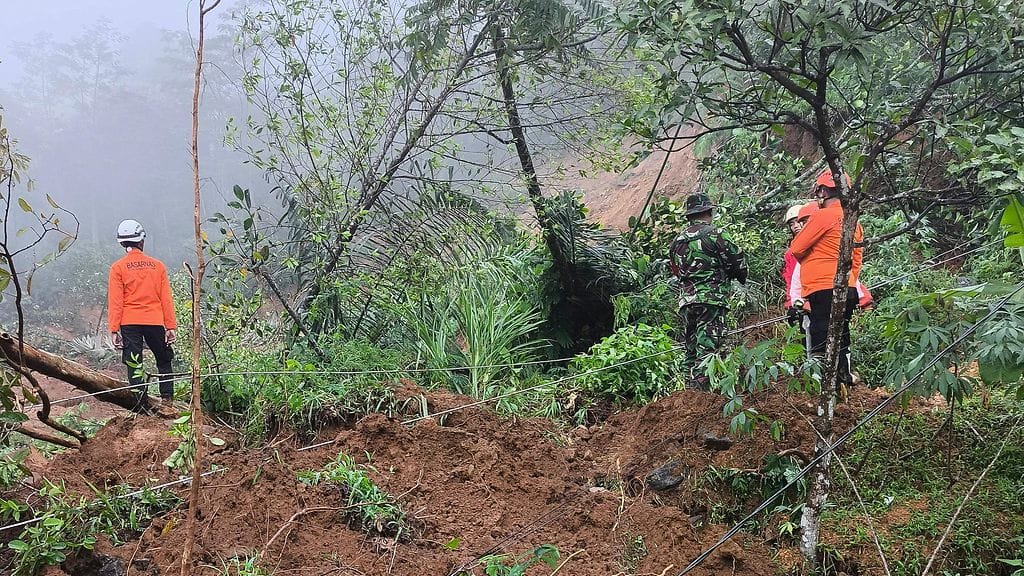 Keskiviikkoon mennessä ainakin 19 ihmisen tiedettiin kuolleen vyöryissä.