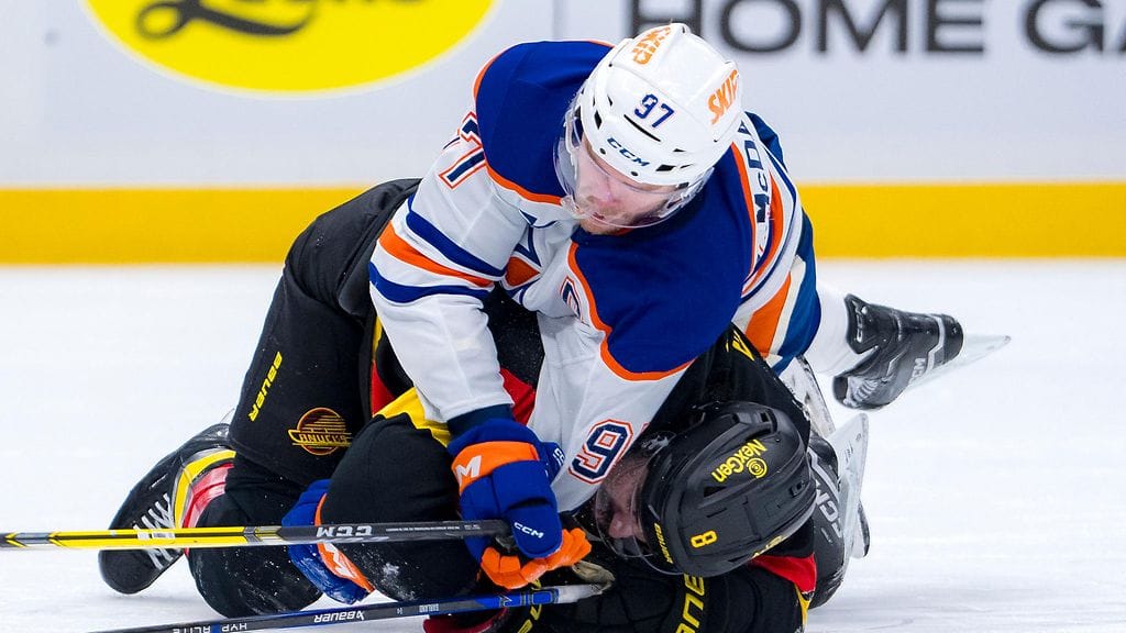 Connor McDavidin ja Conor Garlandin yhteenotto johti Edmonton-tähden pelikieltoon.