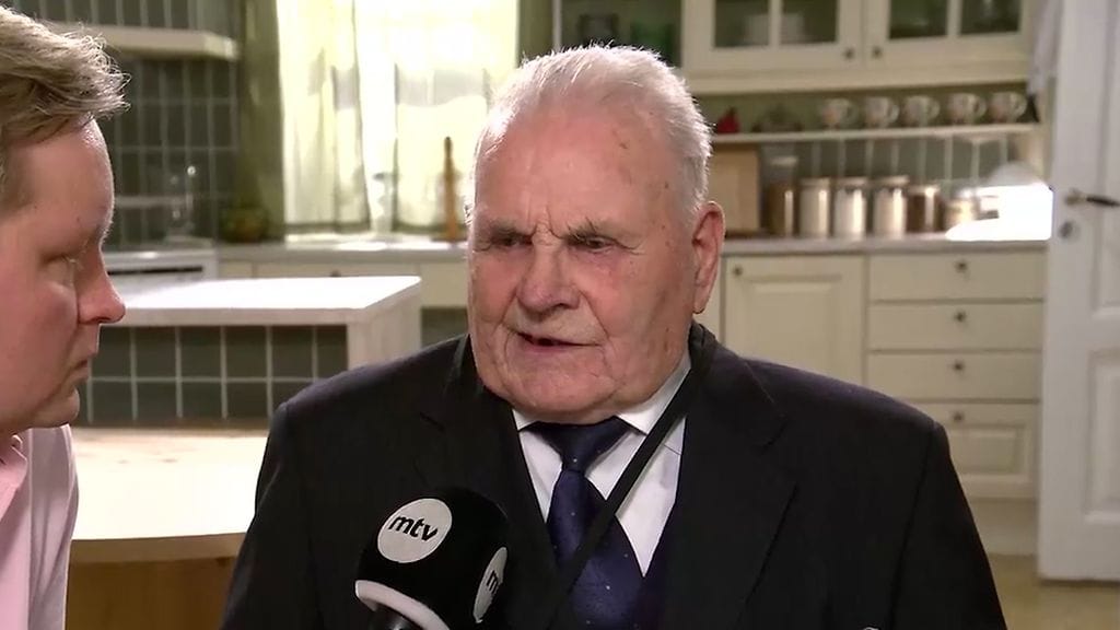 F-2301 SALATUT ELAMAT PRESSI LIVEU.13_52_03_11.Still001