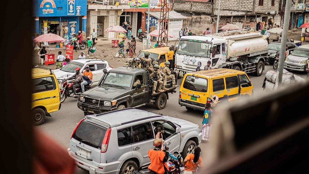 Kongon demokraattisen tasavallan asevoimien noutoauto partioi Gomassa tänään torstaina.