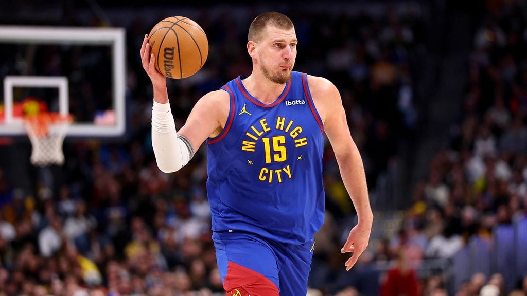 Nikola Jokic teki yhden NBA-historian hurjimmista kokonaissuorituksista.
