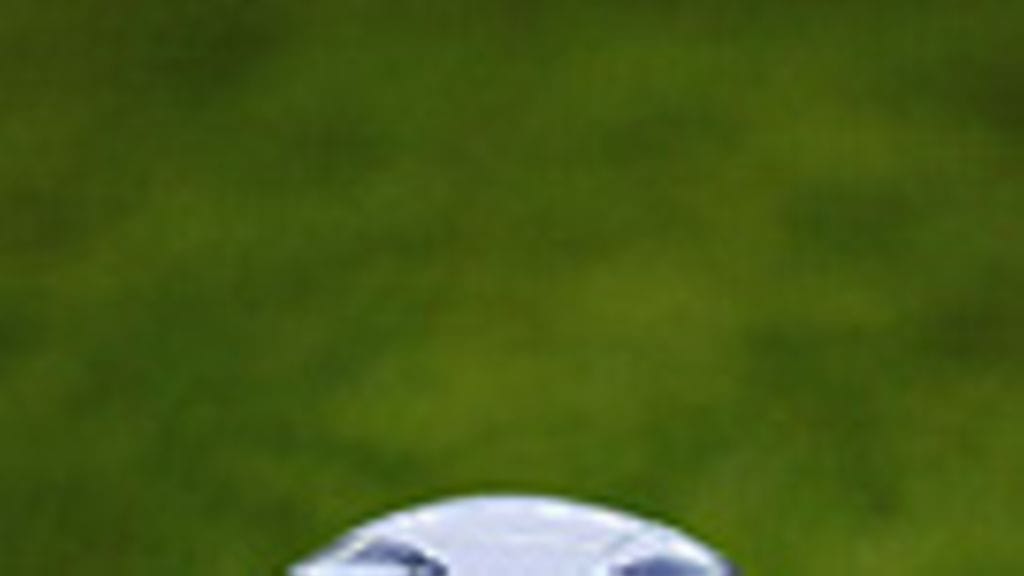 Jalkapallo, kuva: Ross Kinnaird