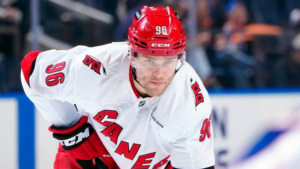 Mikko Rantanen kaupattiin Coloradosta Hurricanesin riveihin.