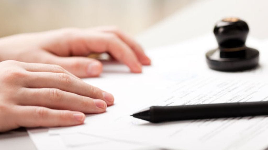 Edunvalvontavaltuutuksella voit määrätä jo etukäteen, kuinka varojasi tulee käyttää sitten, kun et kykene hoitamaan asioita itse.