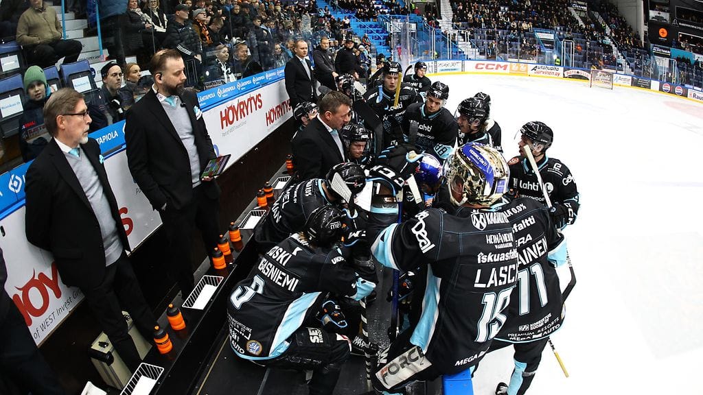 Pelicansin avoimeksi jätetty valmentajatilanne voi nousta joukkueen kompastuskiveksi, uskoo MTV Urheilun asiantuntija Karri Kivi.