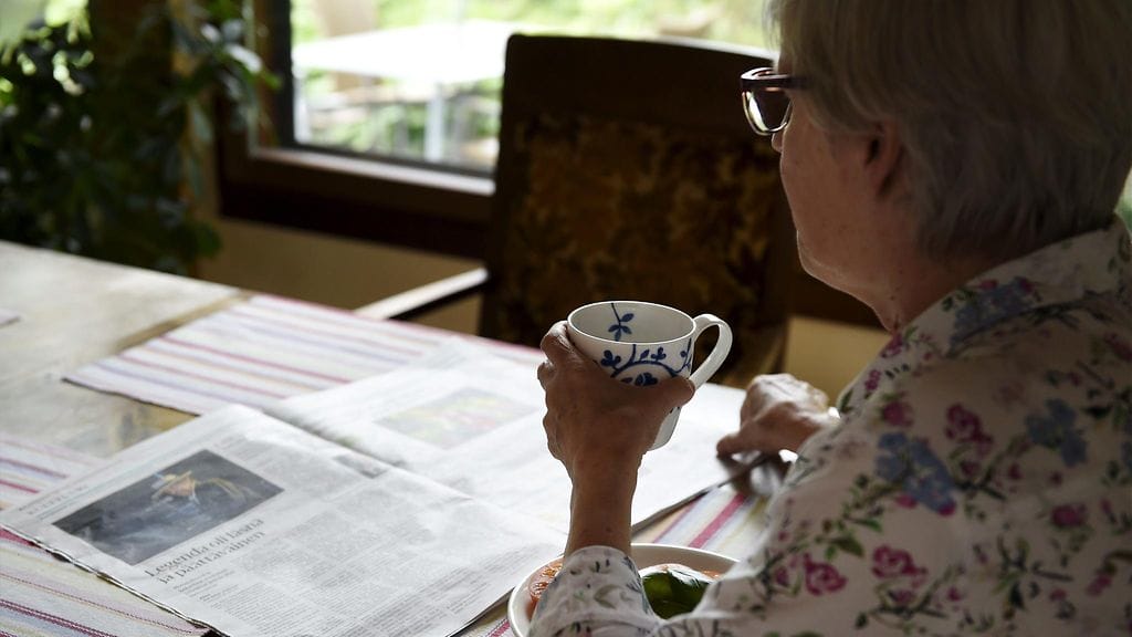 Iäkästä ihmistä ei käytetty vessassa, vaikka hän olisi siihen kyennyt.