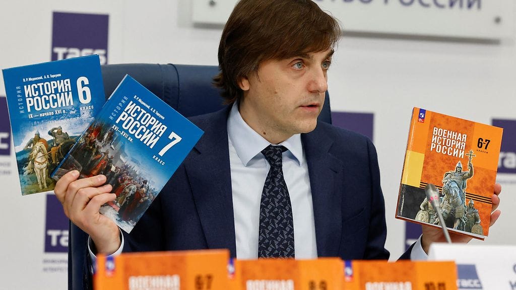 Venäjällä julkaistiin maanantaina uusi Venäjän sotahistoria -kirja, joka on koulukirjasarjan kolmas ja viimeinen osa.