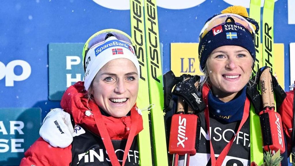 Monien muiden Norjan ja Ruotsin hiihtotähtien tavoin Therese Johaug (vas.) ja Frida Karlsson ovat sivussa Cognen maailmancupista.