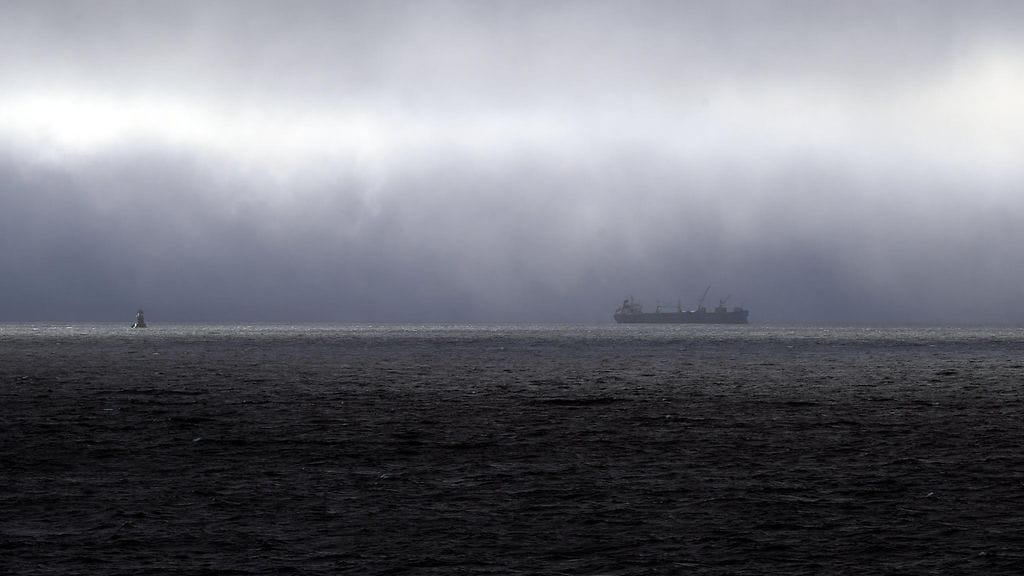 Tunnistamaton rahtialus Itämerellä tammikuussa.
